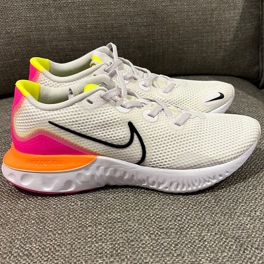 Nwt Nike renew running